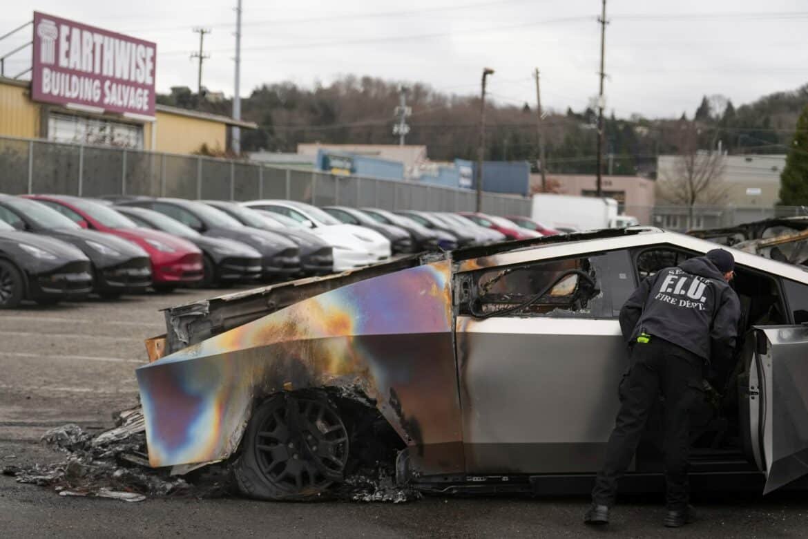 Trump suggests that Tesla Vandals should be sent to prison in El Salvador