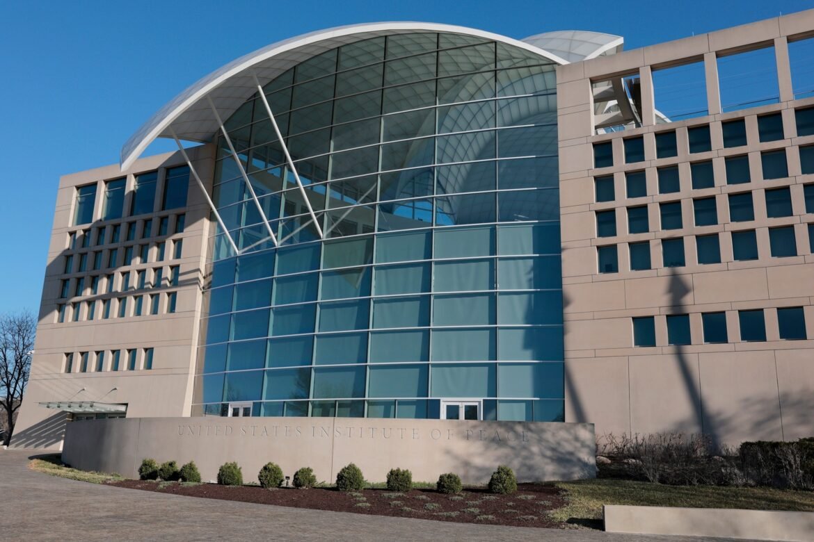 Judge Duxtover Rules of the US Institute of Peace. UU. It was illegal and "power usurpation"