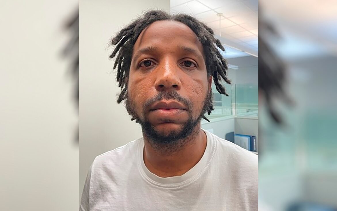 New Orleans prison employee arrested, accused of helping to escape inmates