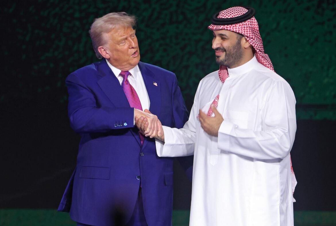 Trump accumulates praise to the Saudi MBS heir prince while promoting economic development