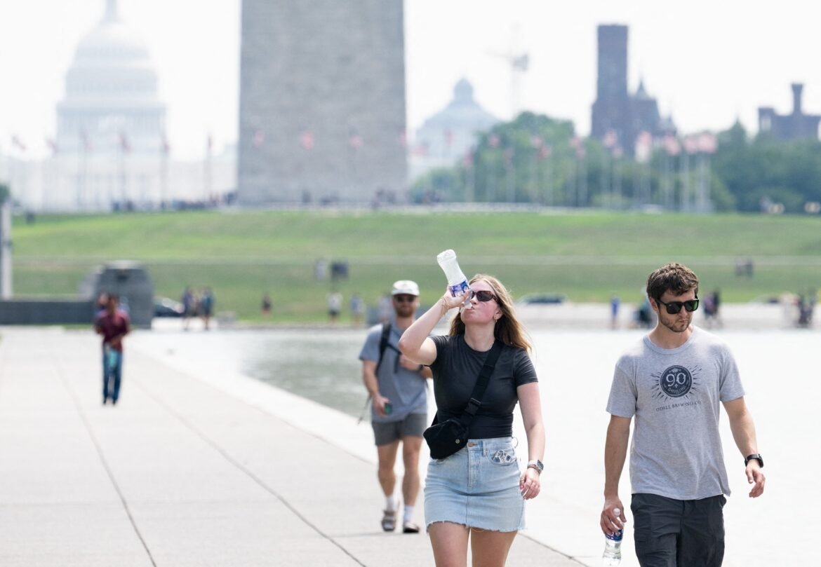 More than 130 million people prepare for suffocating conditions in most USA.