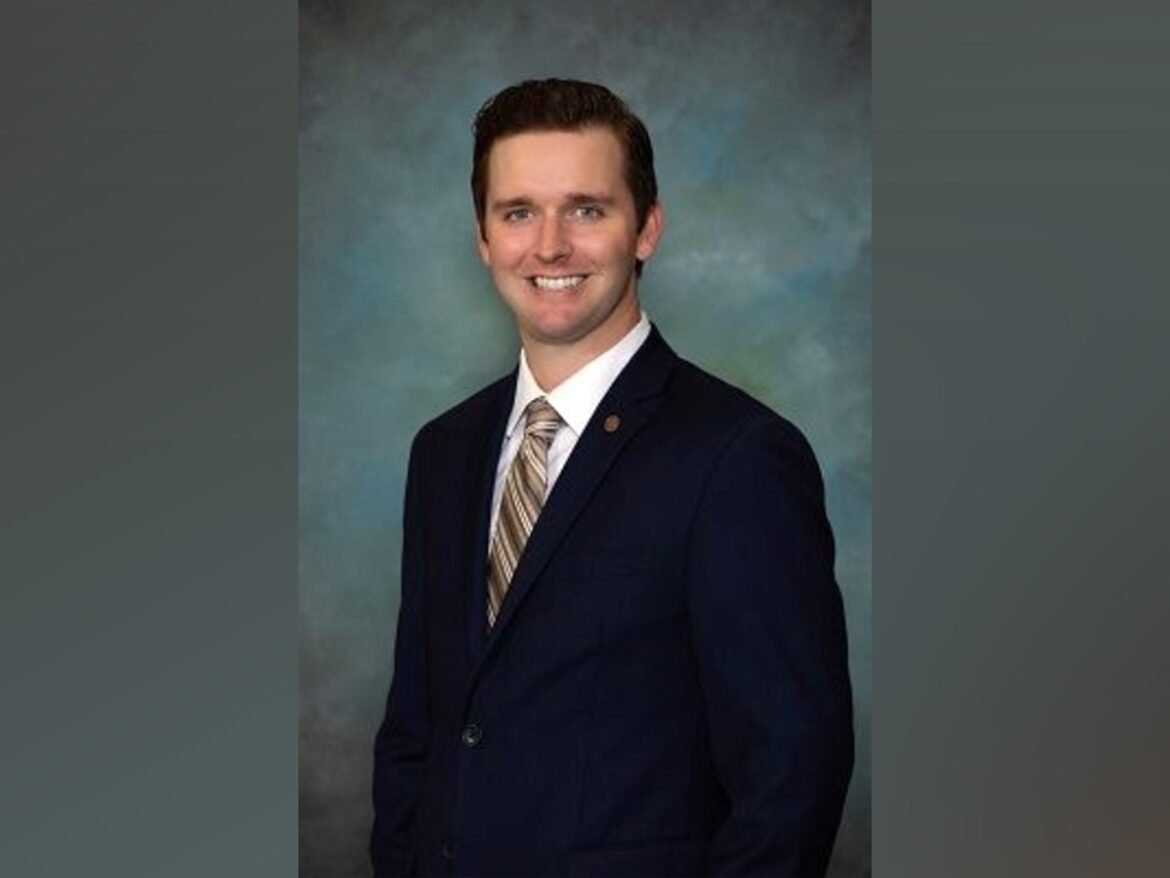 The councilor of Virginia burned in a personal attack in his office: Police