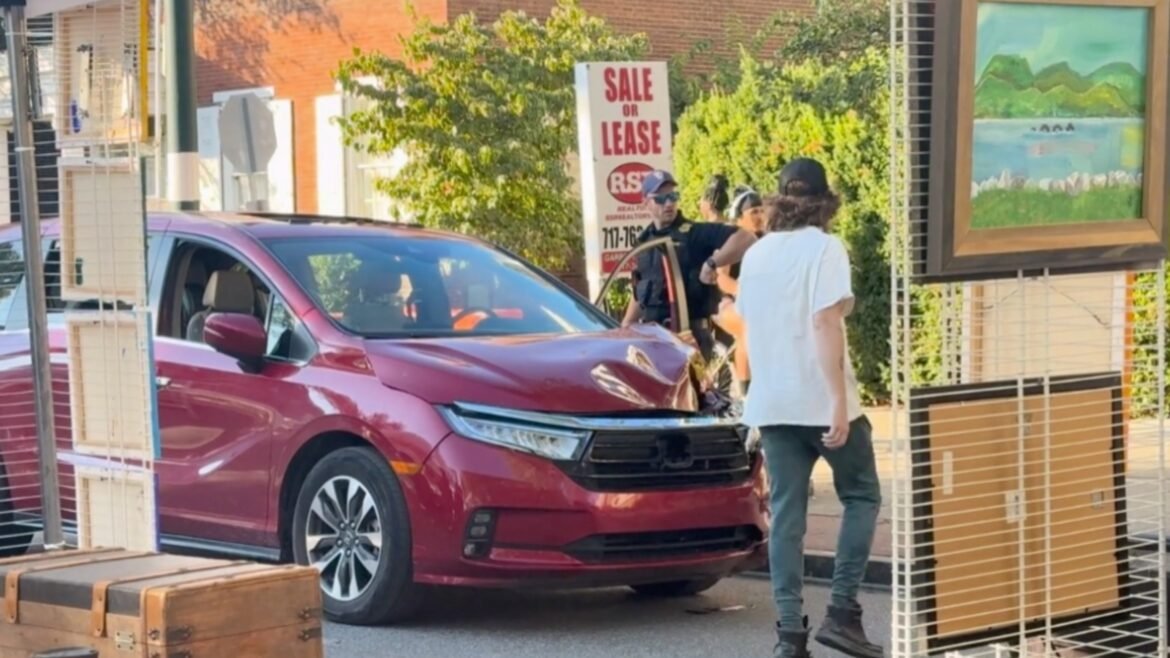 3 hospitalized, including the child, after the Minivan drives through the Pennsylvania Festival