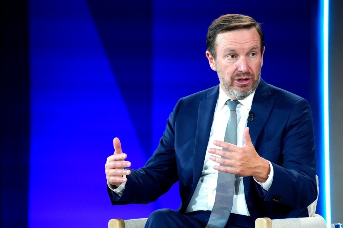 'Constitutional crisis': The Democrats hit the Trump administration, the Department of Justice on James Comey Accusation