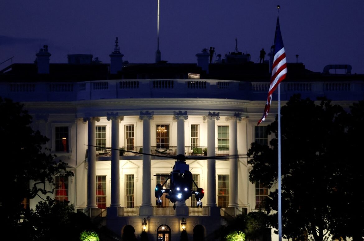 Photo: A presidential plane leaves the White House in Washington, DCUS, on September 7, 2025.