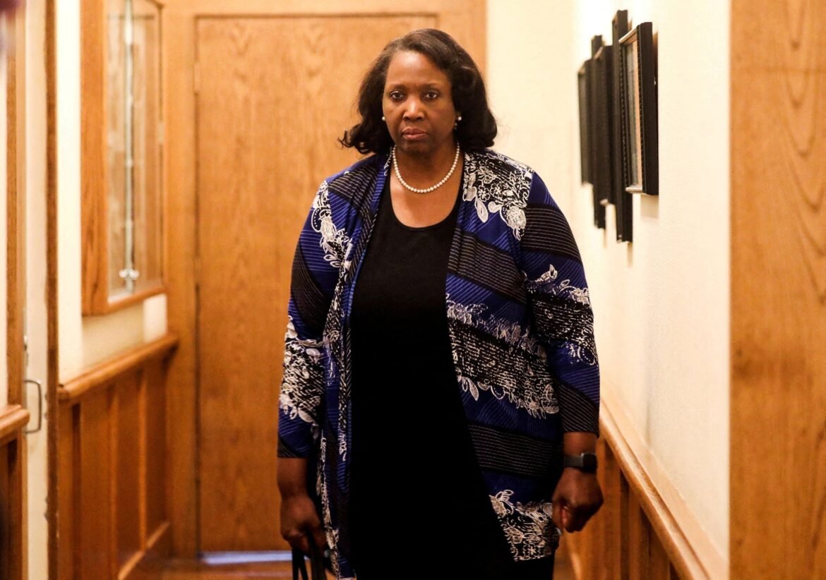 Trump asks Scotus to get Lisa Cook from Fed Reserve