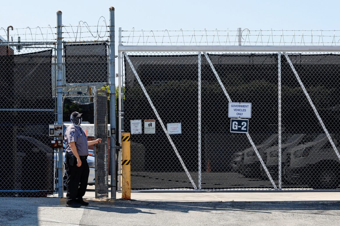 The Texas National Guard went to Illinois, while Governor Pritzker asks for the end of the "authoritarian march" of the Trump administration "